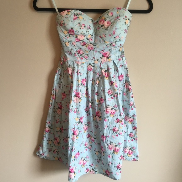 Rue21 Dresses & Skirts - Rue 21 Floral Dress S